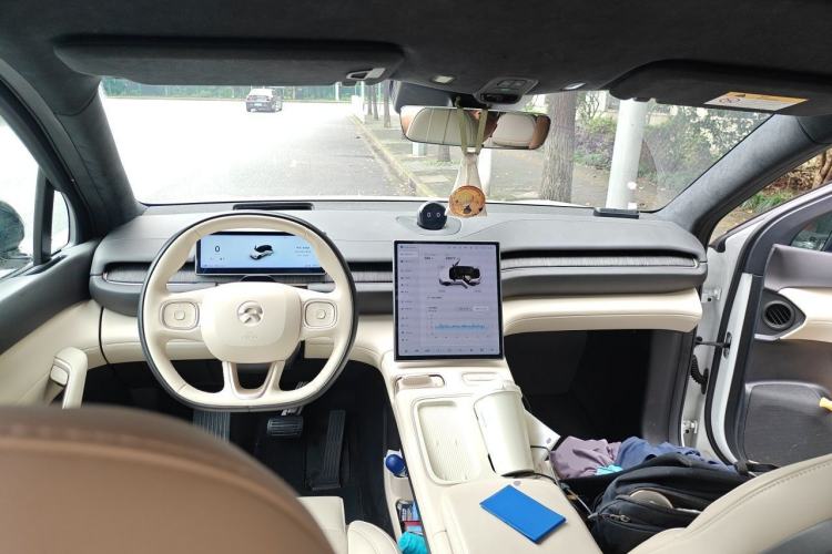 Used Nio ES6 2024 75 kWh Center Console