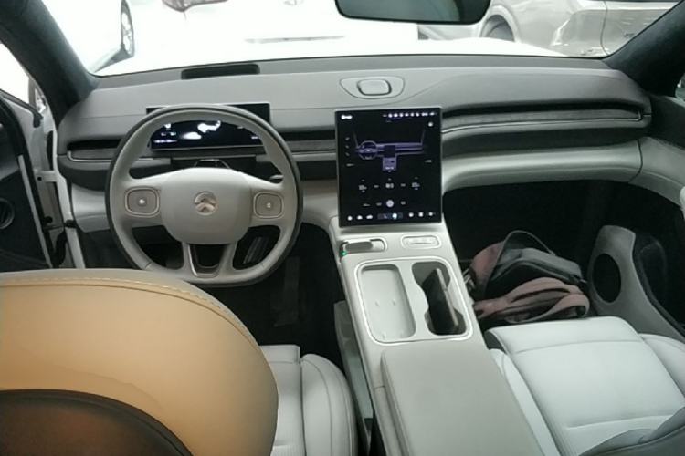 Used Nio ES6 2024 75 kWh Center Console
