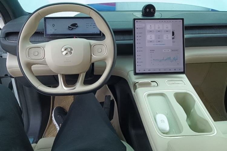 Used Nio ES6 2024 75 kWh Center Console