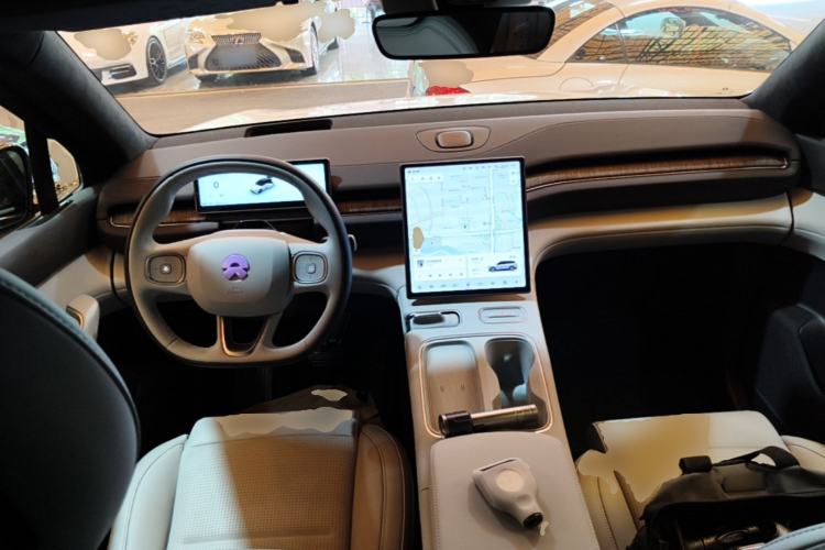 Used Nio ES6 2024 75 kWh Center Console