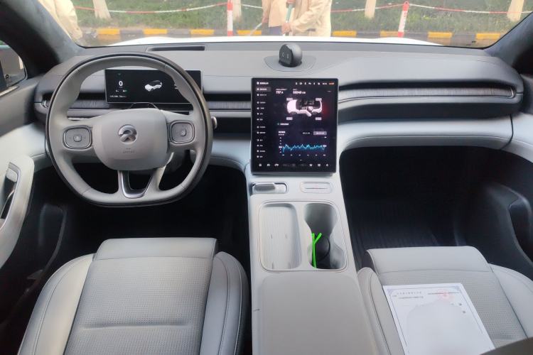 Used Nio ES6 2024 75 kWh Center Console