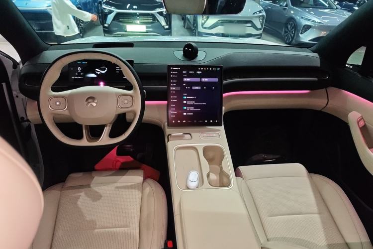 Used Nio ES6 2024 75 kWh Center Console