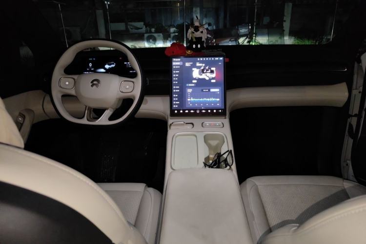 Used Nio ES6 2024 75 kWh Center Console