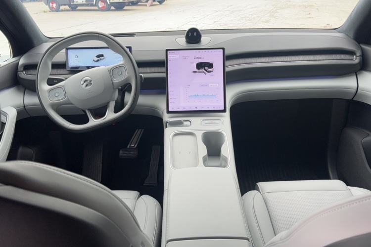 Used Nio ES6 2024 75 kWh Center Console
