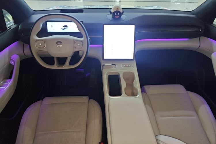 Used Nio ES6 2024 75 kWh Center Console