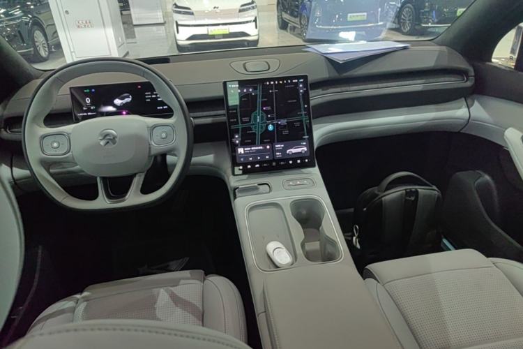 Used Nio ES6 2024 75 kWh Center Console