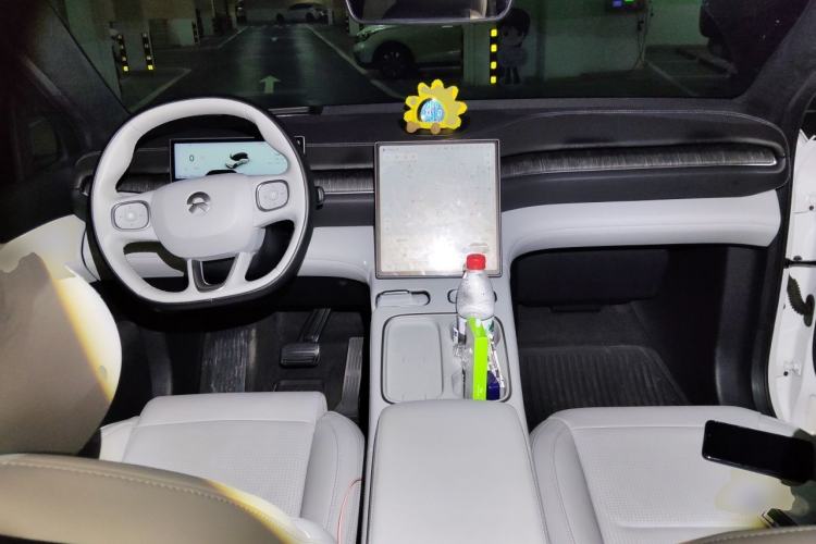 Used Nio ES6 2024 75 kWh Center Console