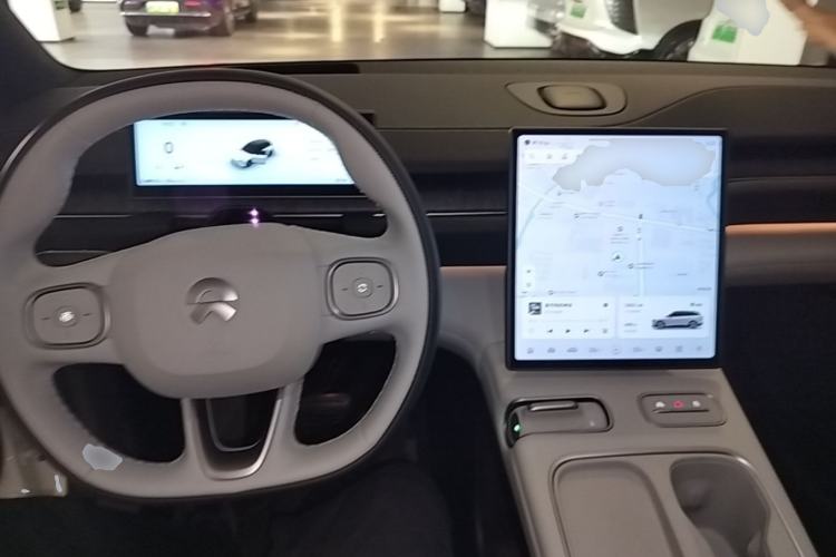Used Nio ES6 2024 75 kWh Center Console