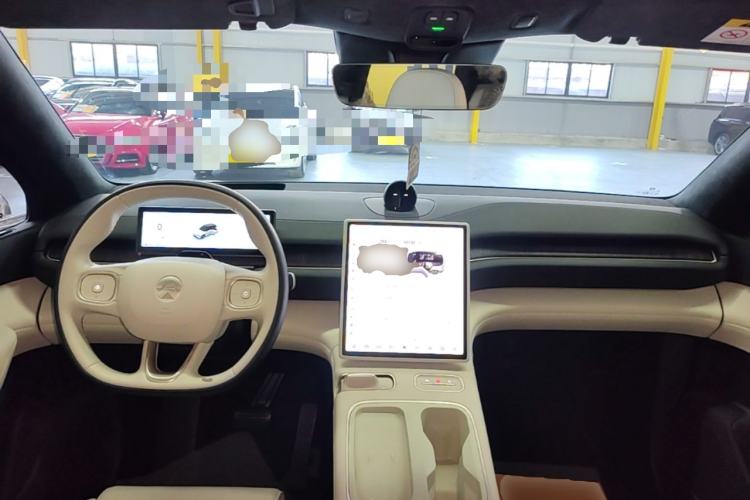 Used Nio ES6 2024 75 kWh Center Console