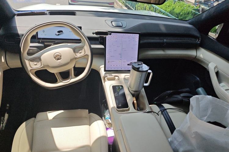 Used Nio ES6 2024 75 kWh Center Console