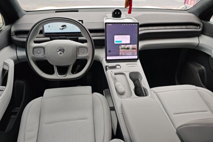 Used Nio ES6 2024 75 kWh Center Console