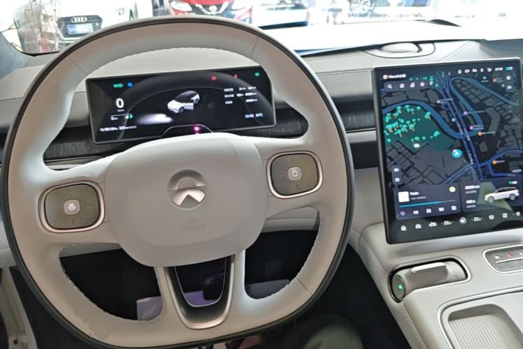 Used Nio ES6 2024 75 kWh Center Console