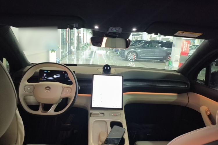 Used Nio ES6 2024 75 kWh Center Console