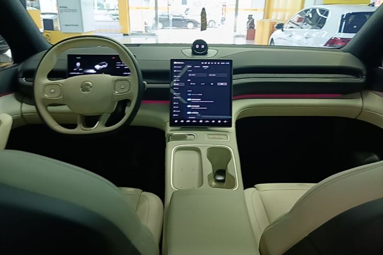 Used Nio ES6 2024 75 kWh Center Console