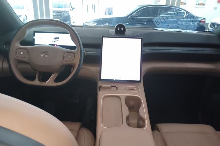 Used Nio ES6 2024 75 kWh Center Console