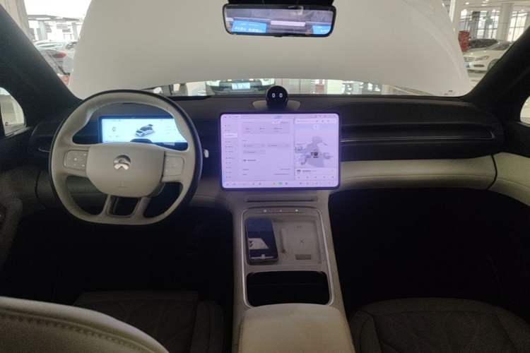 Used Nio ES6 2024 75 kWh Center Console