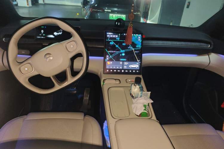 Used Nio ES6 2024 75 kWh Center Console