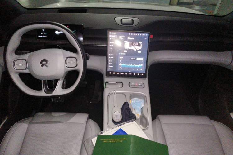 Used Nio ES6 2024 75 kWh Center Console