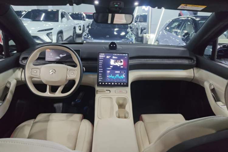 Used Nio ES6 2024 75 kWh Center Console