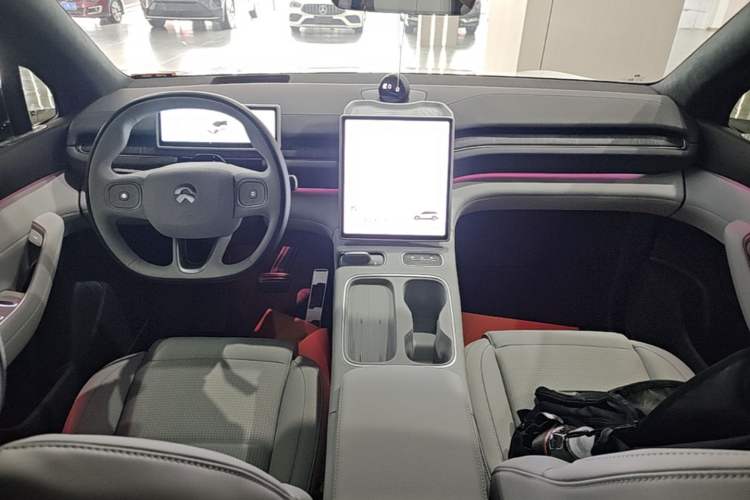 Used Nio ES6 2024 75 kWh Center Console