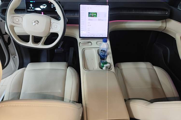 Used Nio ES6 2024 75 kWh Center Console