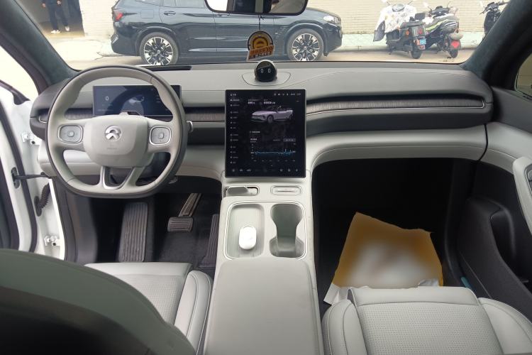 Used Nio ES6 2024 75 kWh Center Console