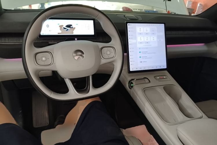 Used Nio ES6 2024 75 kWh Center Console