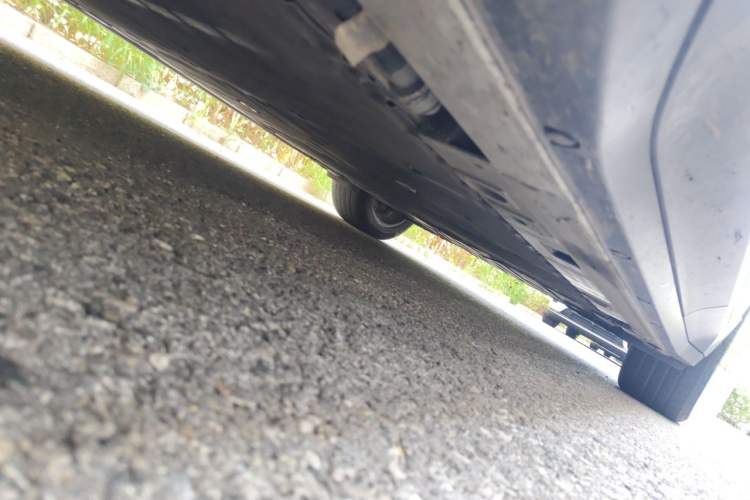 Used Nio ES6 2024 75 kWh Chassis Front Left
