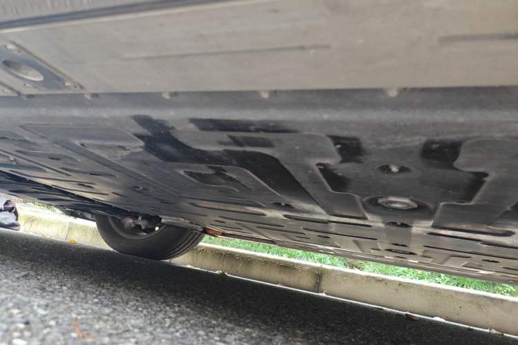 Used Nio ES6 2024 75 kWh Chassis Front Left