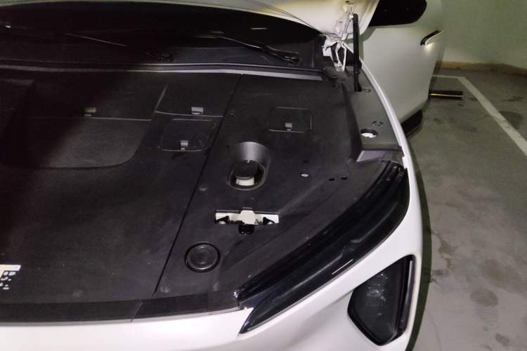 Used Nio ES6 2024 75 kWh Engine Bay Left