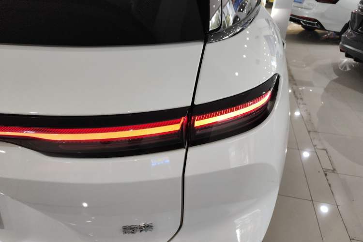 Used Nio ES6 2024 75 kWh Exterior 1