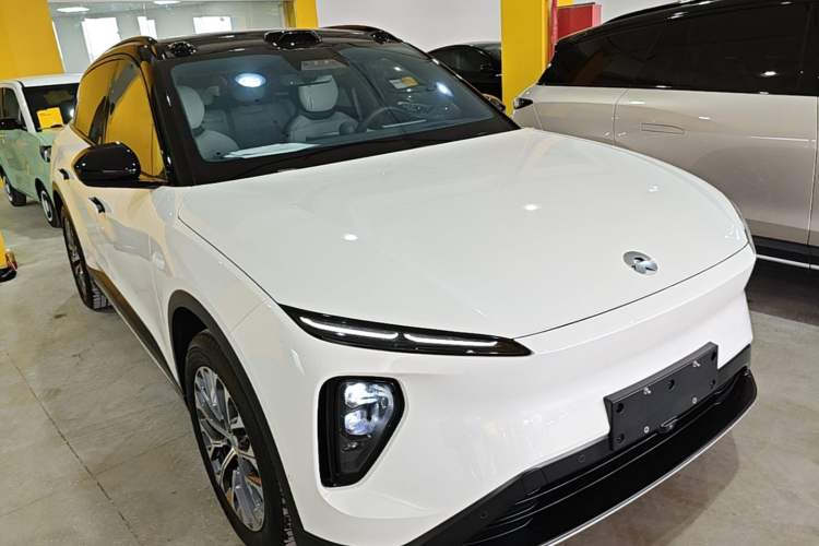 Used Nio ES6 2024 75 kWh Front Right 45 Deg