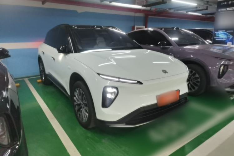 Used Nio ES6 2024 75 kWh Front Right 45 Deg