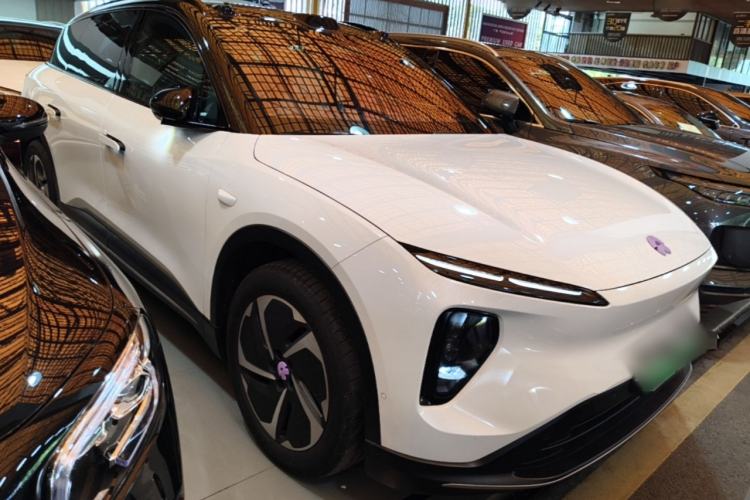 Used Nio ES6 2024 75 kWh Front Right 45 Deg
