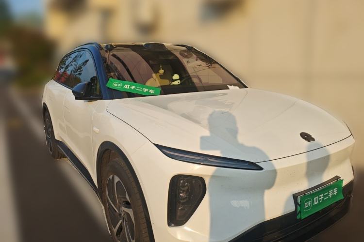 Used Nio ES6 2024 75 kWh Front Right 45 Deg