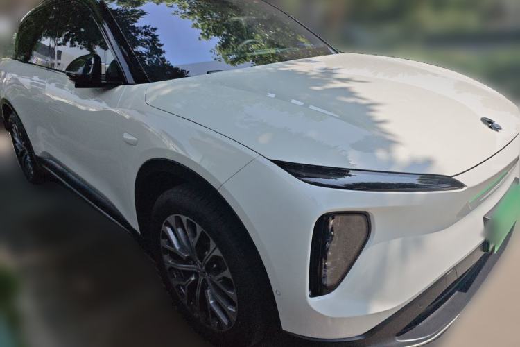 Used Nio ES6 2024 75 kWh Front Right 45 Deg