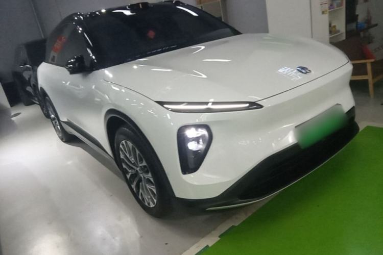 Used Nio ES6 2024 75 kWh Front Right 45 Deg