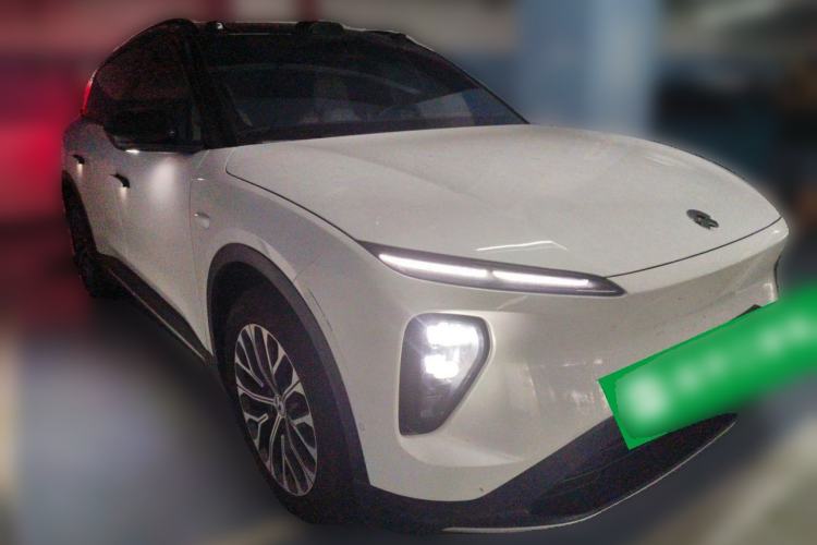 Used Nio ES6 2024 75 kWh Front Right 45 Deg