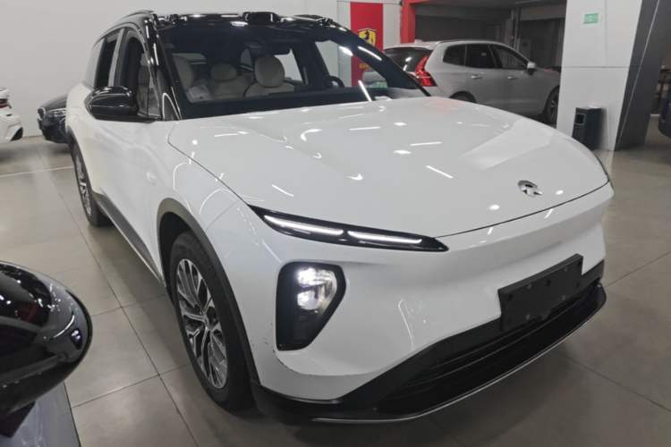 Used Nio ES6 2024 75 kWh Front Right 45 Deg