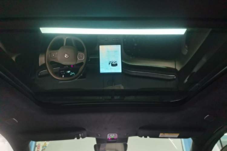 Used Nio ES6 2024 75 kWh Headliner