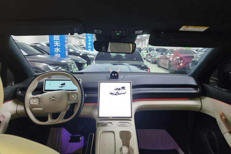 Used Nio ES6 2024 75 kWh Headliner
