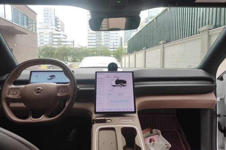 Used Nio ES6 2024 75 kWh Headliner