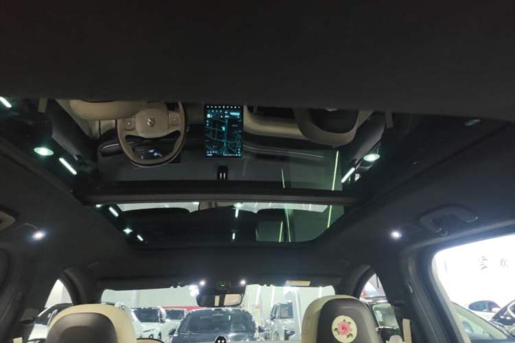 Used Nio ES6 2024 75 kWh Headliner
