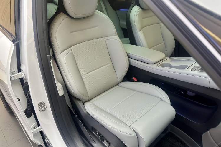 Used Nio ES6 2024 75 kWh Interior 11