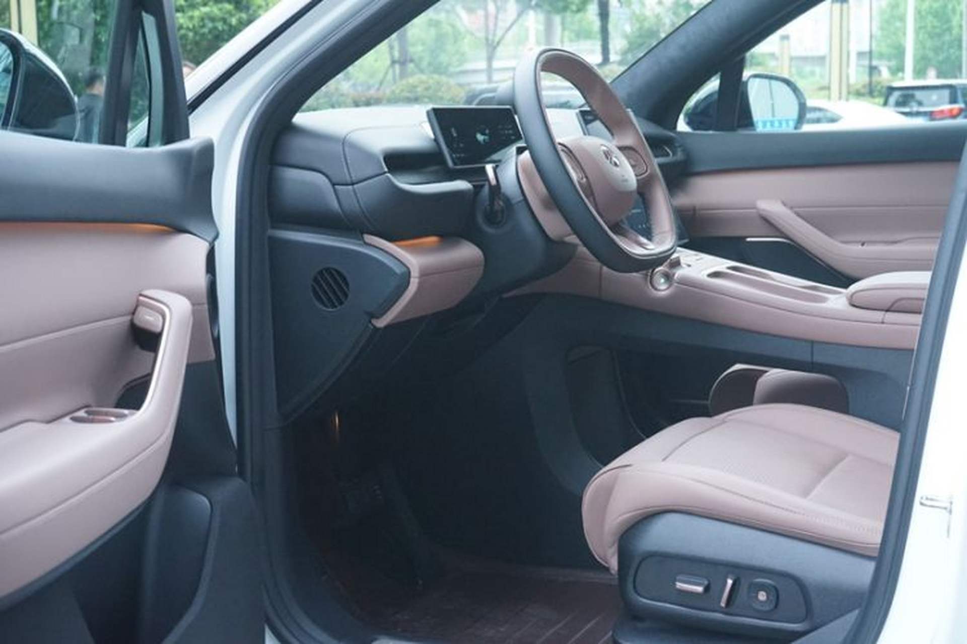 Used Nio ES6 2024 75 kWh Interior 2