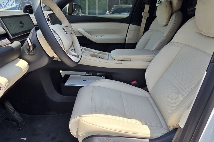 Used Nio ES6 2024 75 kWh Interior 2