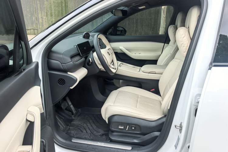 Used Nio ES6 2024 75 kWh Interior 2