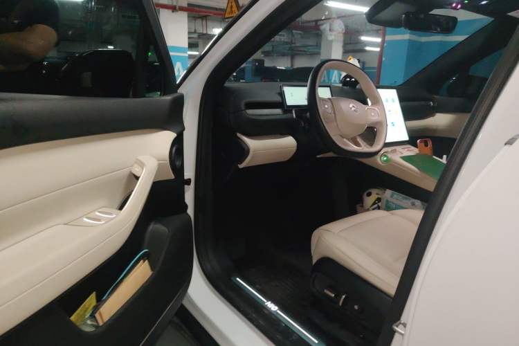 Used Nio ES6 2024 75 kWh Interior 3