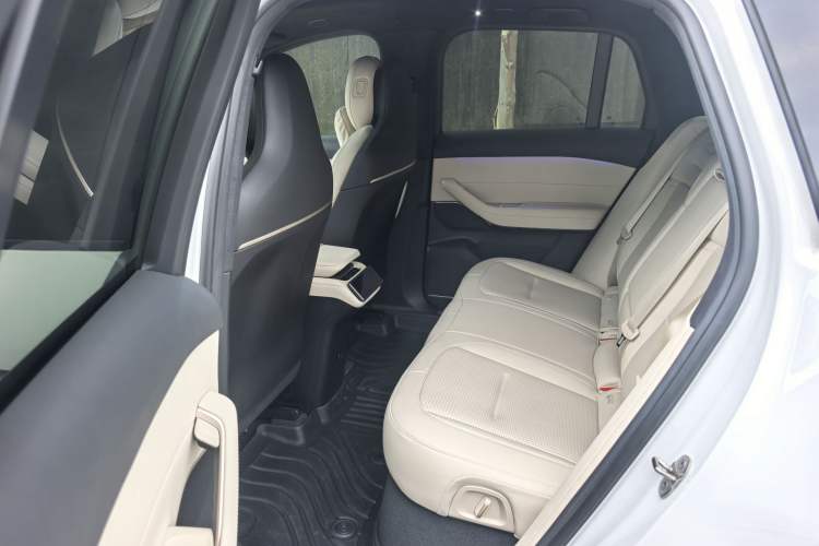 Used Nio ES6 2024 75 kWh Interior 3