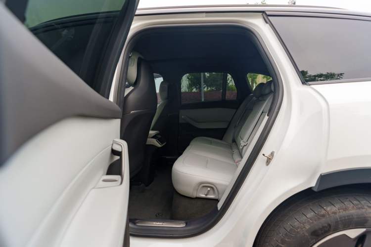 Used Nio ES6 2024 75 kWh Interior 4